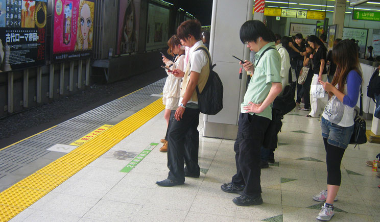 Texting is as popular in Japan as it is in the States. Source: Flickr/ElCapitanBSC