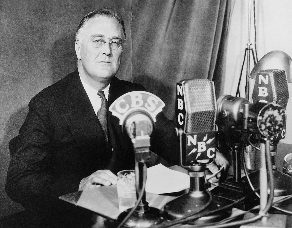 English: Photograph of Franklin D. Roosevelt at the White House in Washington, D.C., delivering a national radio address